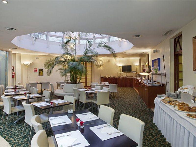 Holiday Inn Milan Garibaldi Station By Ihg מראה חיצוני תמונה